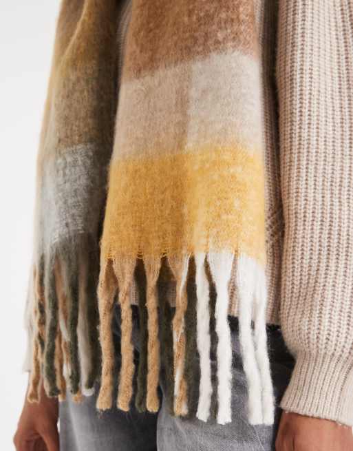 Glamorous – Karierter Deckenschal in Gelb und Braun, 3 von 3