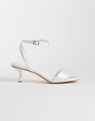 Glamorous Kitten Heel Sandals In White