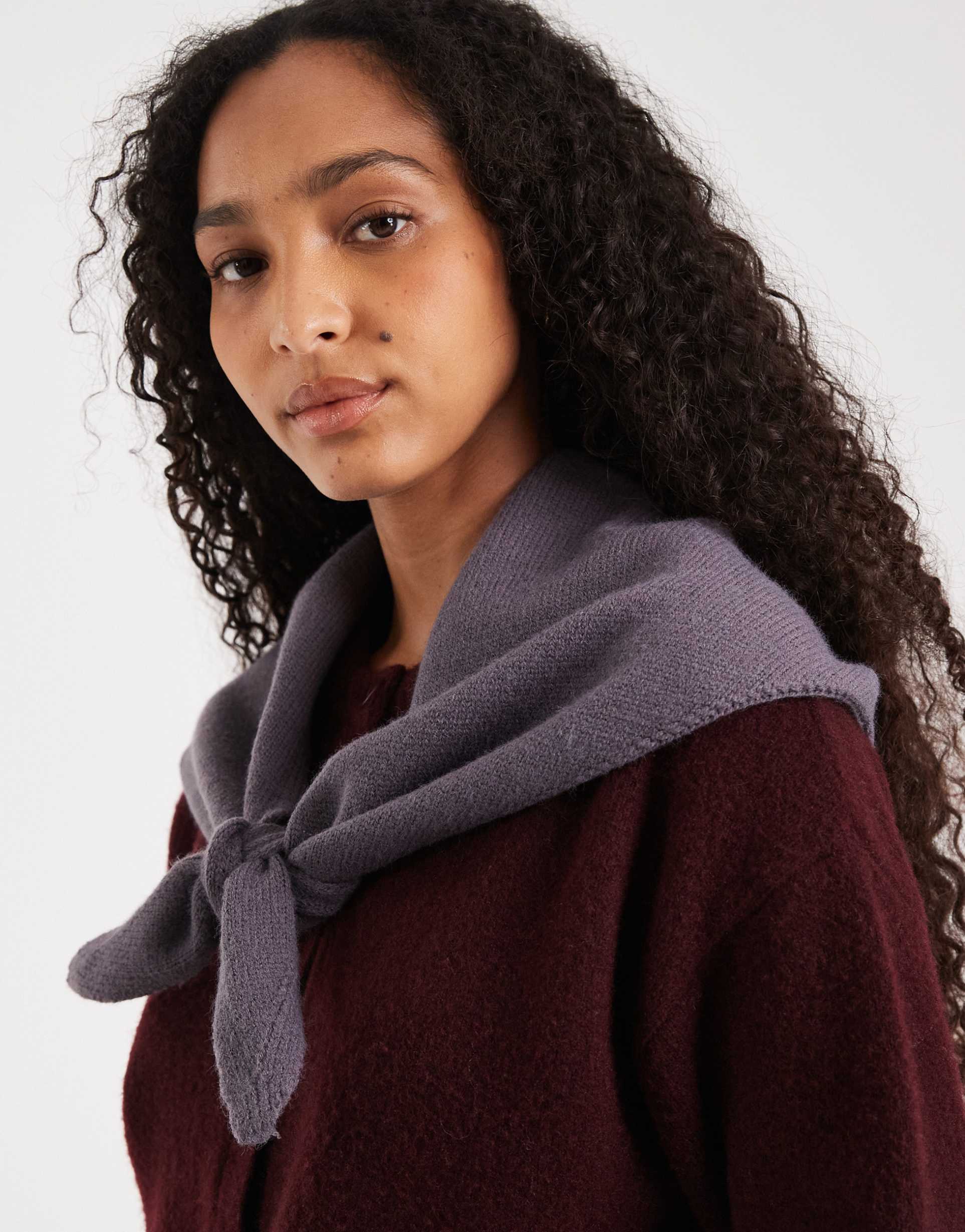 glamorous knit triangle scarf in gray