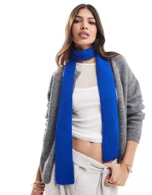 knitted skinny scarf in cobalt blue