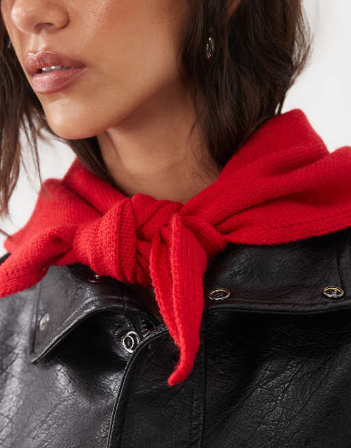 Glamorous knitted triangle scarf in red, 2 of 3