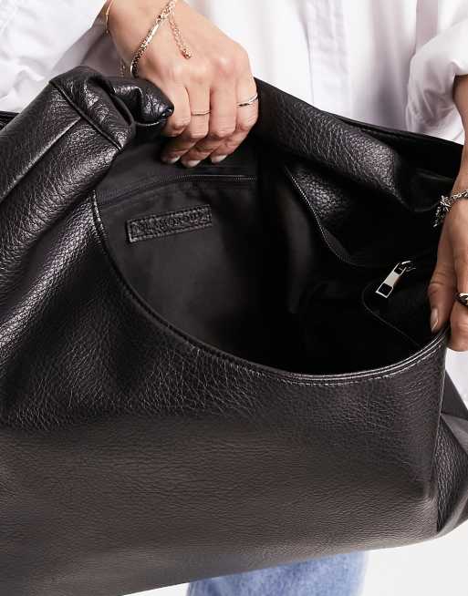 Glamorous tote bag with link detail in black