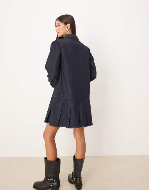 Glamorous – Kurzes Jeanskleid in Indigoblau mit tiefer Taille und Faltenrock, 4 von 4