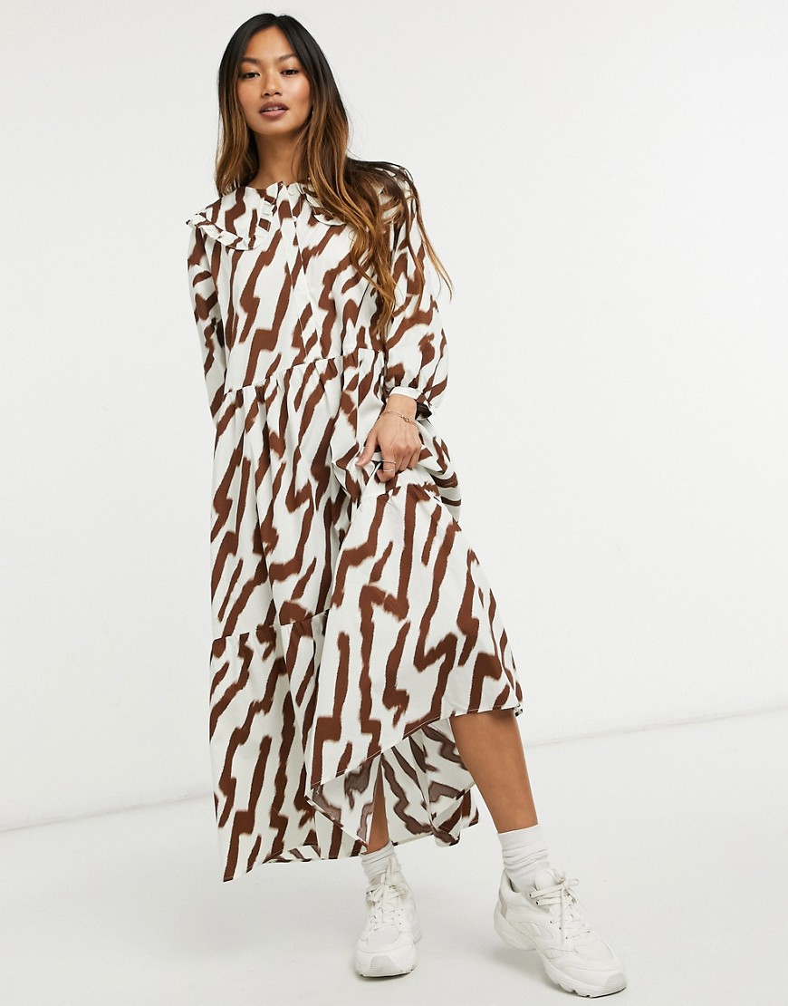 Glamorous - Lange smockjurk met gelaagde rok, kraagdetail en tijgerprint in dezelfde tint-Wit