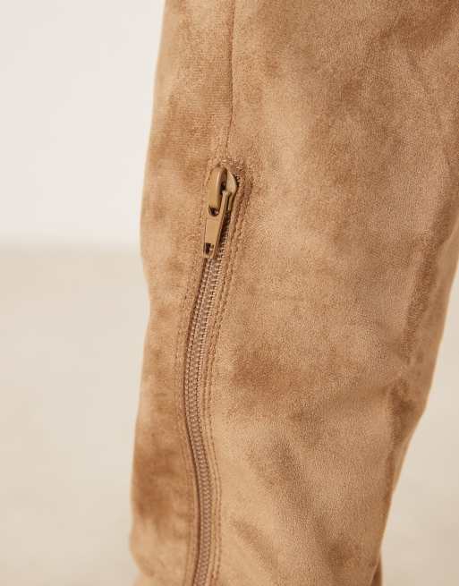 Glamorous – Ljusbruna, knähöga boots med spetsig tå i mockaimitation, 4 av 4