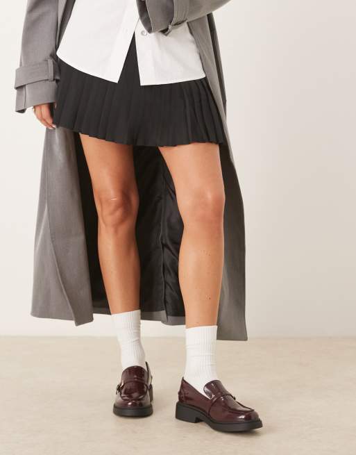 Glamorous loafers with buckle details in burgundy
