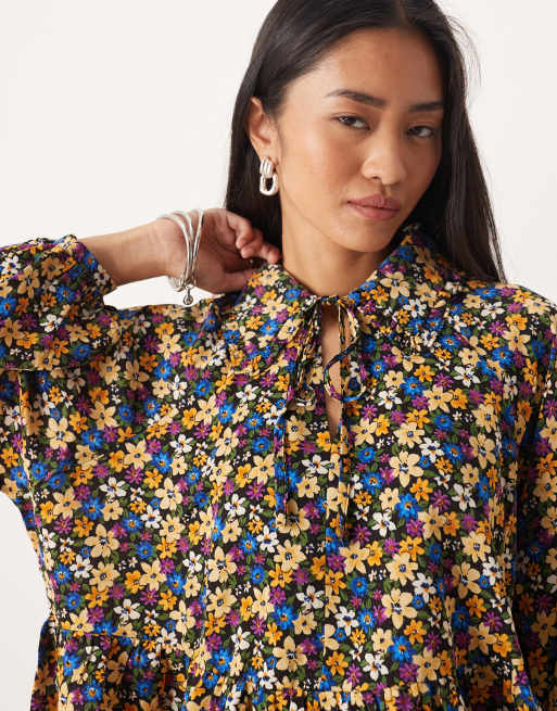Glamorous Long sleeve blouses in dark floral, 3 of 4
