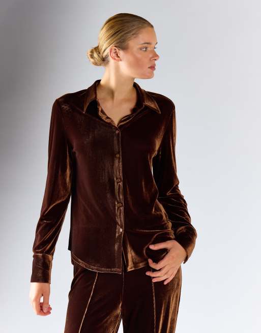Glamorous Long sleeve button-down shirt in brown velvet, 2 of 4