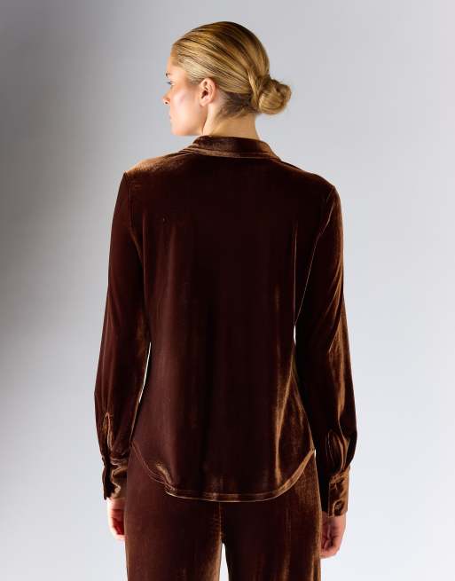 Glamorous Long sleeve button-down shirt in brown velvet, 3 of 4