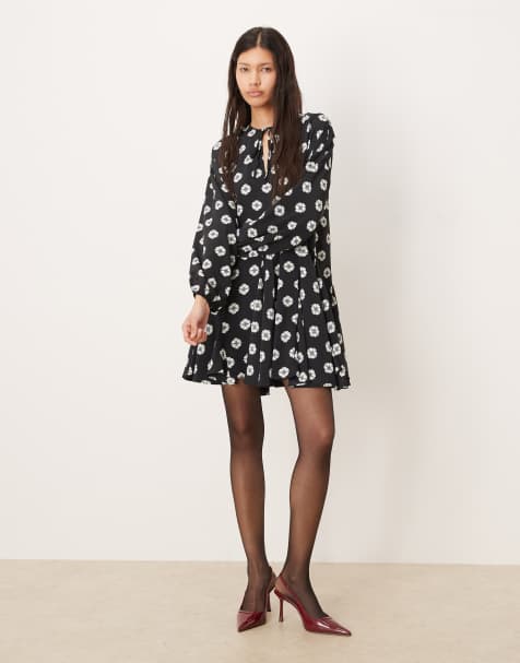 Glamorous Long sleeve mini dress in mono daisy - view 1