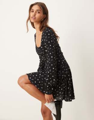 long sleeve mini tea dress in black lilac floral