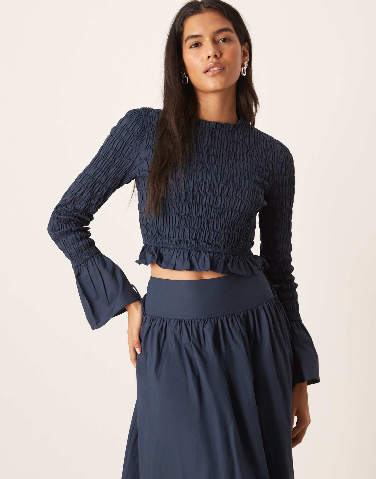 Гламурный гофрированный топ с длинным рукавом темно-синего цвета - часть комплекта