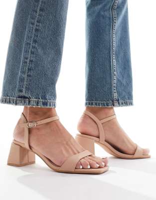 Glamorous Low Block Heeled Sandals In Beige-neutral