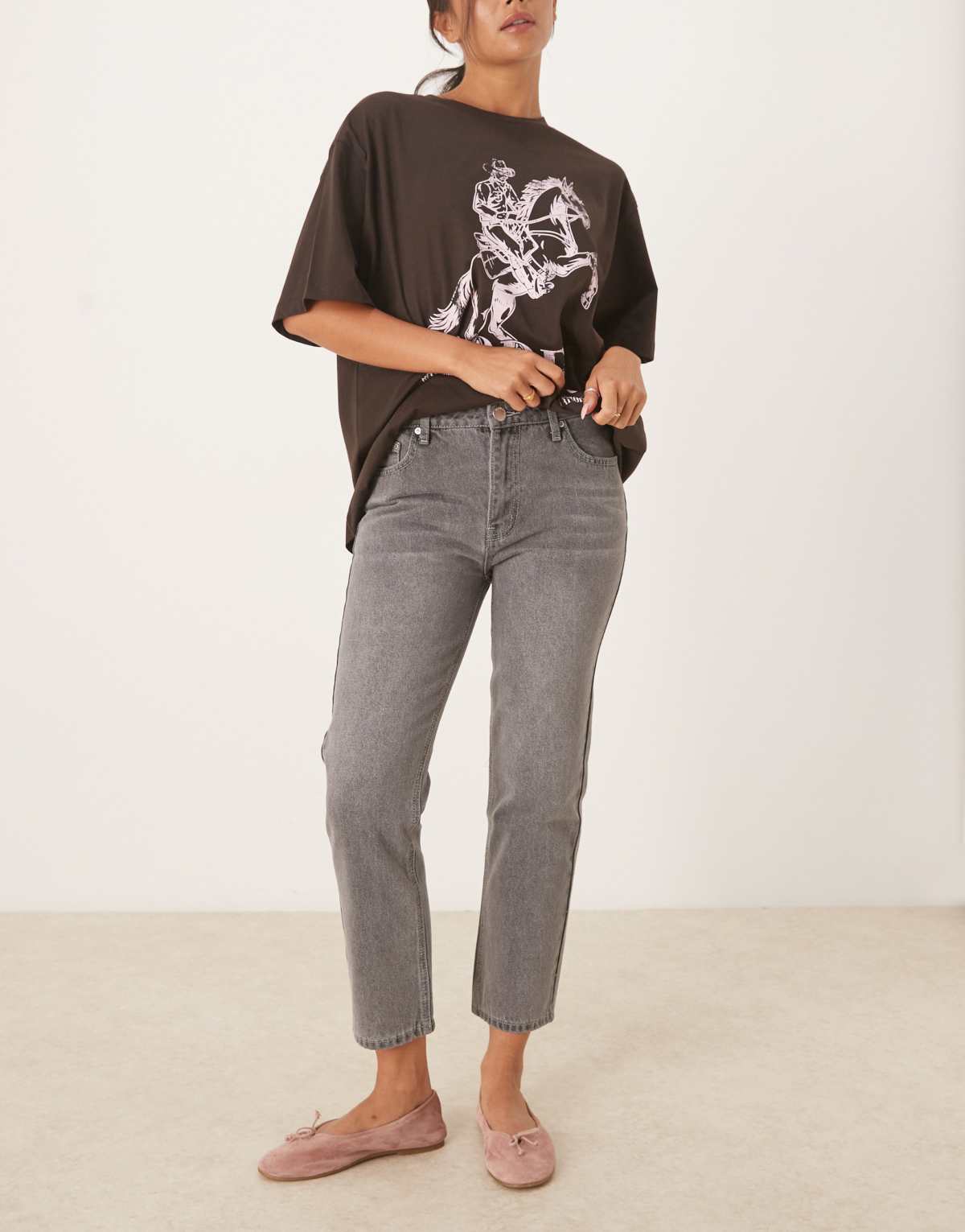Glamorous Low-Rise Cropped Jeans in grey wash