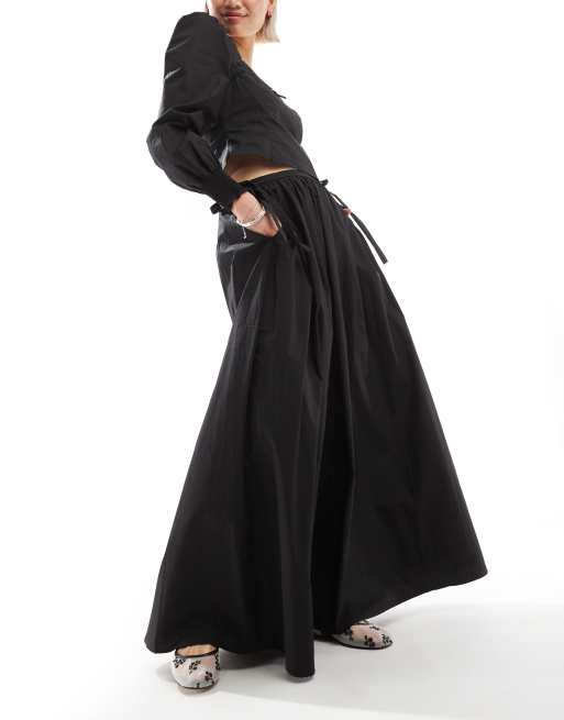 Glamorous low rise pleated maxi skirt with bow detail in black poplin co ord