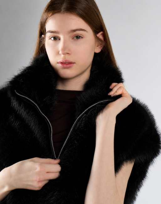Glamorous Luxe faux fur gilet in black, 3 of 4