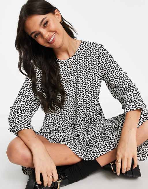 Glamorous – Luźna sukienka midaxi z plisowanym dołem i wzorem w stokrotki, 4 z 4