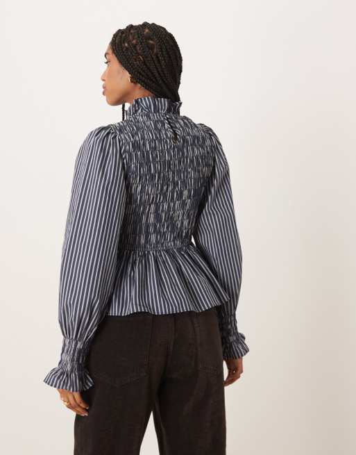 Glamorous - Marineblå bluse med rynket overkrop, lange ærmer, flæse i halsen og striber, 4 af 4