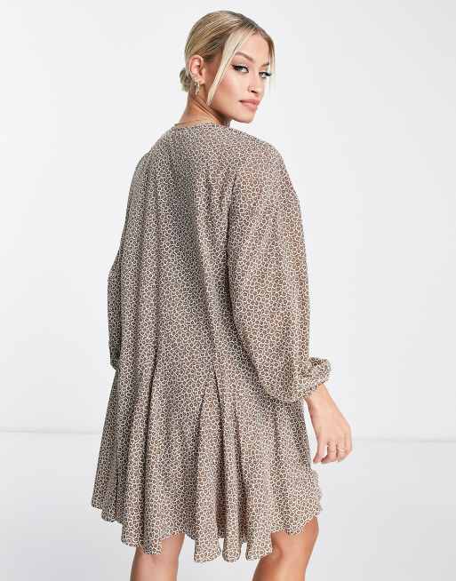 Glamorous Maternity - Aangerimpelde mini swingjurk met gestrikte hals in bruine bloemenprint, 2 van 4