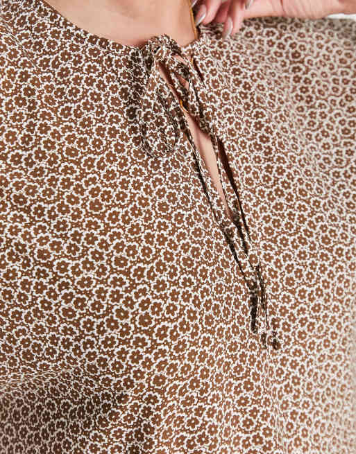 Glamorous Maternity - Aangerimpelde mini swingjurk met gestrikte hals in bruine bloemenprint, 4 van 4