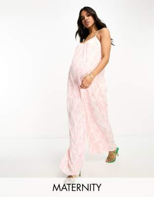 Glamorous Maternity - Gesmokter Riemchen-Jumpsuit in Rosa mit Blumenmuster und geschnürter Rückseite