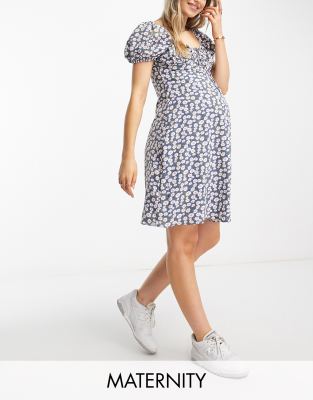 Glamorous Maternity - Mini-Freizeitkleid in Blau mit Blümchenmuster und Milchmädchen-Dekollete, Umstandsmode-Bunt