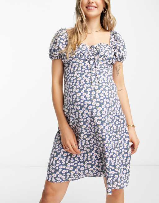 Glamorous Maternity – Niebieska sukienka mini w stylu milkmaid we wzór w stokrotki, 4 z 4