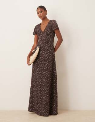 Glamorous - Maxi-Freizeitkleid in Braun und Flieder mit Blumenmuster und V-Ausschnitt-Lila