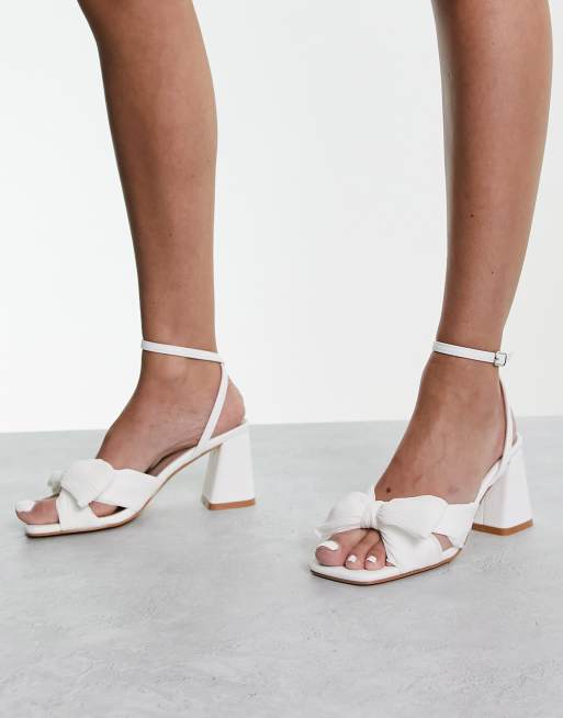 Glamorous mid heel sandals with bow in white