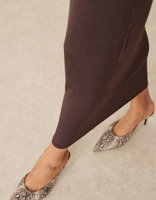 Glamorous mid rise maxi skirt in chocolate brown, 2 of 5