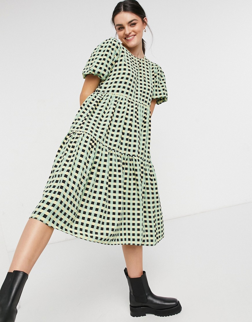 Glamorous midi smock dress with tiered skirt in check-Green