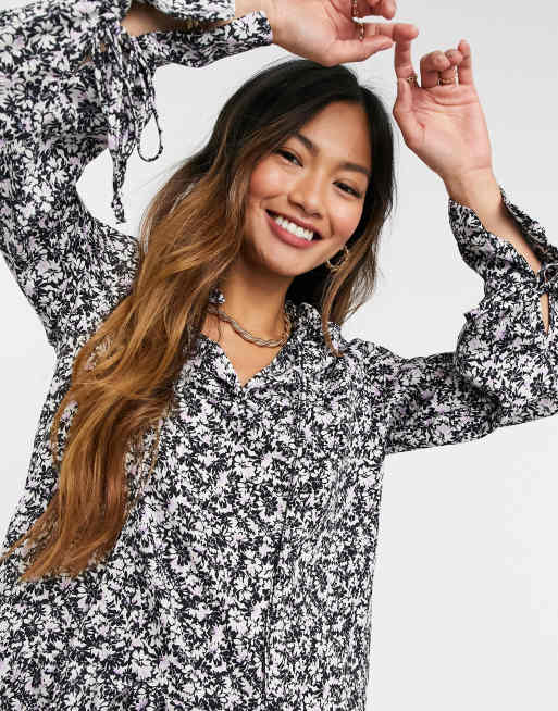 Glamorous midi tiered smock dress with tie neck in vintage floral, 3 of 4