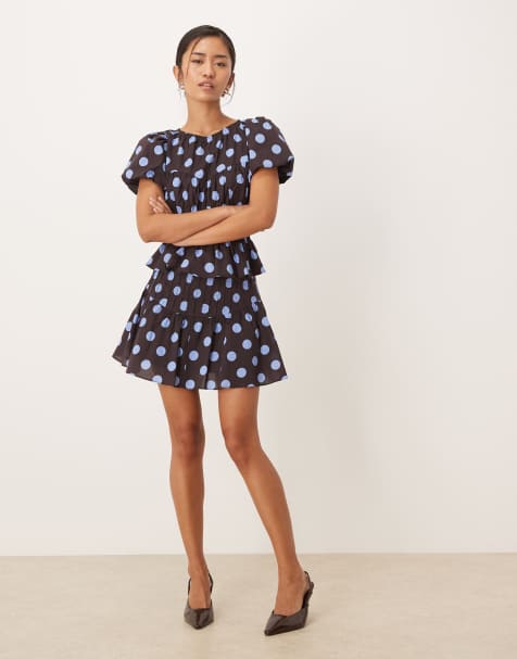 Glamorous - Mini rok met platgestikte plooitjes en verlaagde taille in bruin met blauwe stippen, deel van co-ord set - view 1