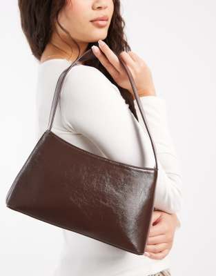 Glamorous - Minimalistische Schultertasche in dunkelbrauner Lackoptik-Brown