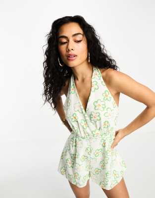 Glamorous - Neckholder-Playsuit in Grün geblümt-Weiß