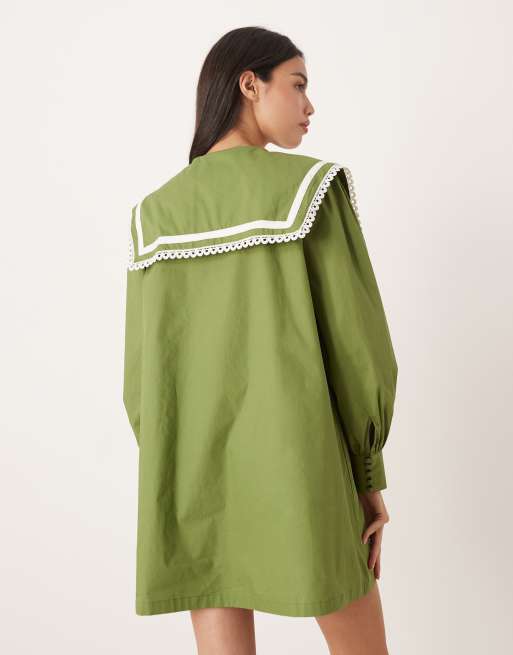 Glamorous - Olivengrøn minikjole med firkantet krave og hvide detaljer, 3 af 4