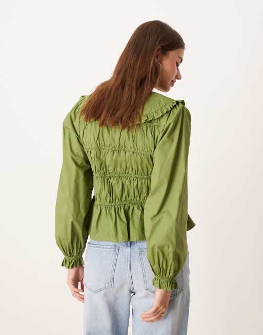 Glamorous – Olivgrön, smockad blus med bruna rosetter, 3 av 4