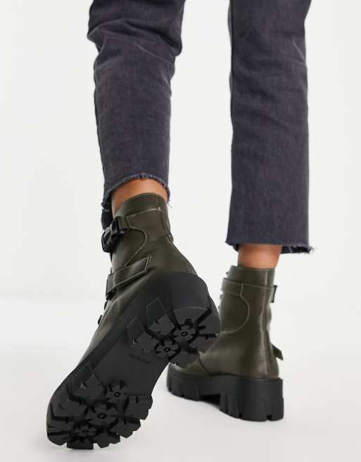 Glamorous – Olivgröna platta ankelboots med snörning, bred passform och spännen, 2 av 4