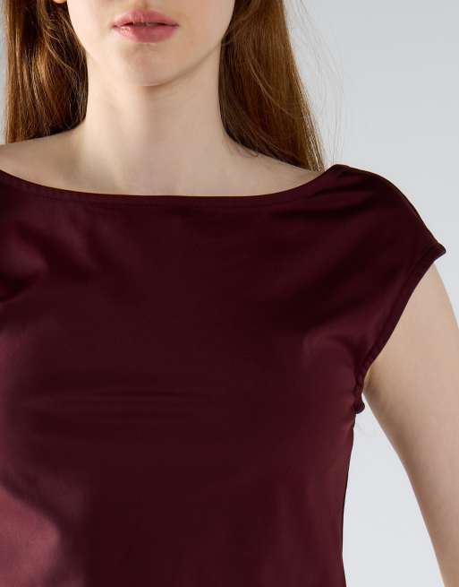 Glamorous Open square back cap-sleeve top in burgundy, 3 of 4