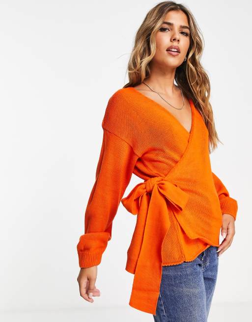 Glamorous – Orange grovstickad kofta med omlottdesign