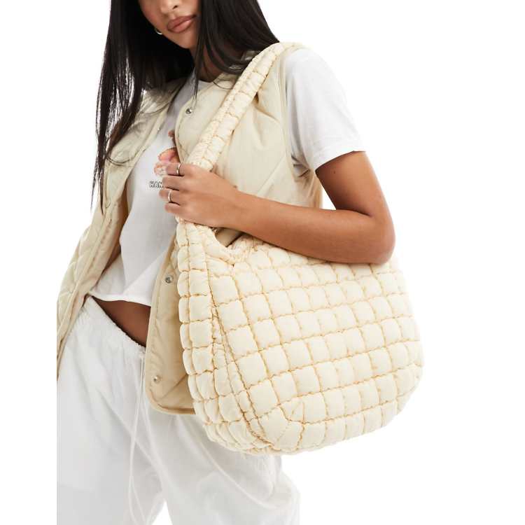 COS PRESENTS THEIR NEW LEATHER QUILTED BAG - Numéro Netherlands