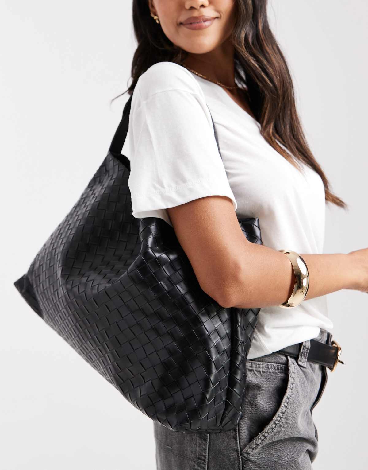 Glamorous oversized woven shoulder bag in black