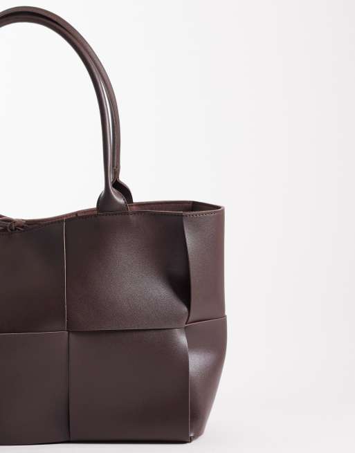 Glamorous oversized woven tote in dark brown, 3 of 4