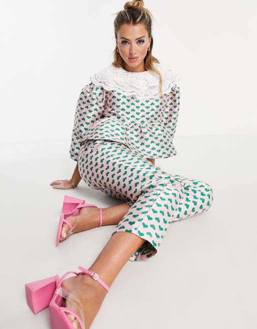 Glamorous - Pantalon d'ensemble droit à taille haute avec motif cœurs tissé en jacquard - Rose