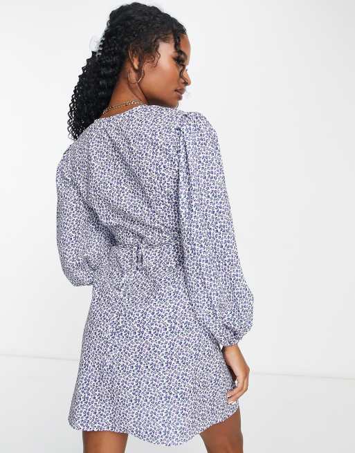 Glamorous Petite – Blå småblommig tea-klänning i minilängd med omlottdesign, 2 av 4