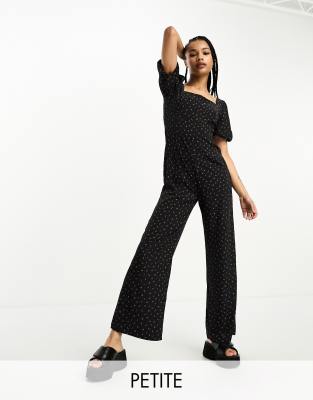 Glamorous Petite - Jumpsuit in Schwarz im Milchmädchen-Stil mit weitem Bein, Schnürung hinten und Kirschmuster