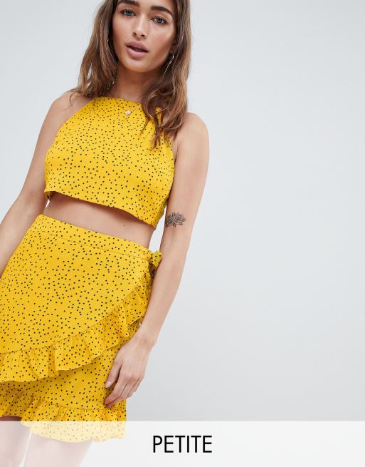 Glamorous Petite - Ensemble avec top court à encolure montante et mini-jupe à pois petites fleurs, 2 de 3