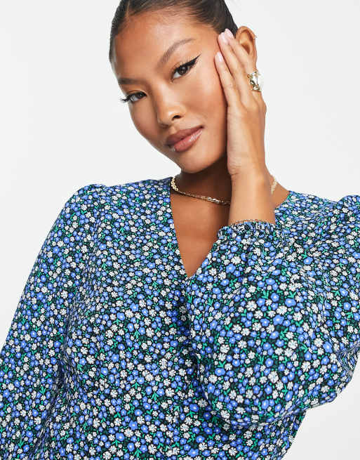 Glamorous Petite v neck mini dress in black blue ditsy floral, 3 of 4