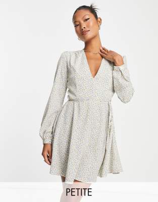 Glamorous Petite Glamorous Petite v-neck mini swing dress in vintage mini floral-White