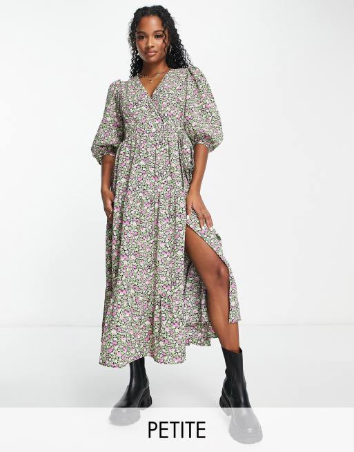 Glamorous Petite - Vestito a portafoglio lungo a balze con stampa a fiori viola